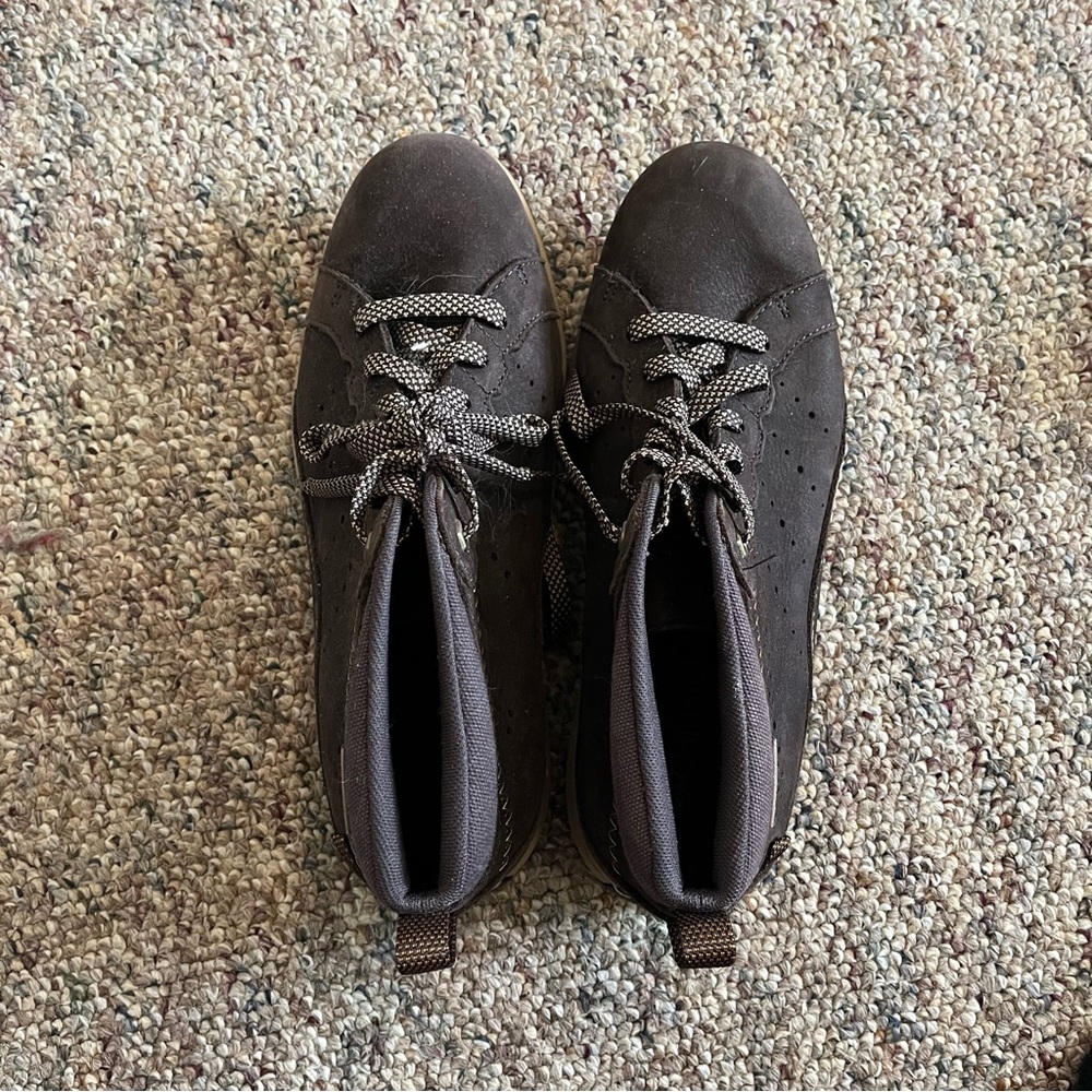 Columbia Gray Lace-Up Sneakers